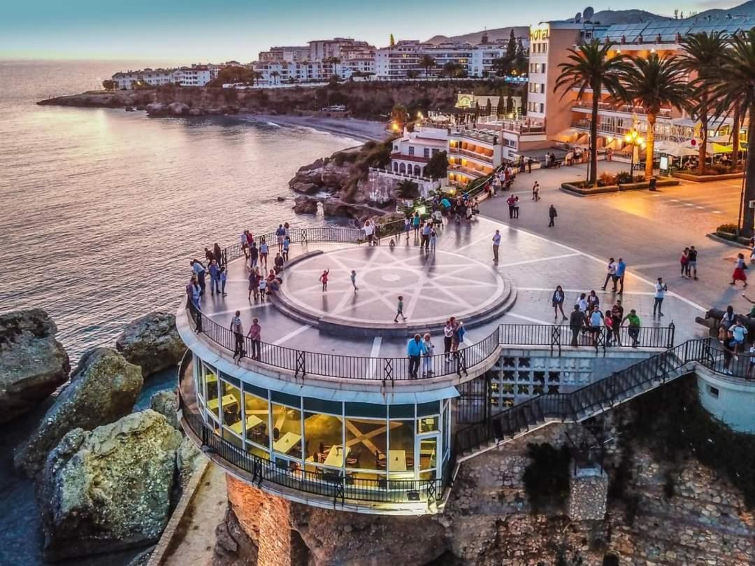 Apartamento En El Mirador De 内尔哈 外观 照片